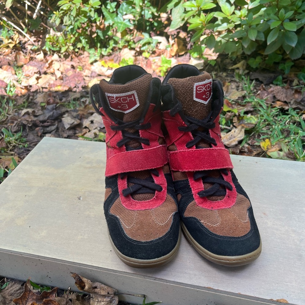 SKETCHERS Stylish Red and Black Women's Sneakers  inside elevated heel 8.5.   EB